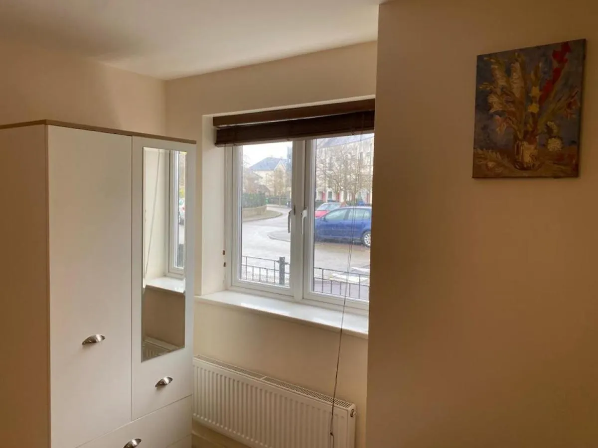 Exquisite Modern Homely 2 Bed Apartment With On-Street Parking, Super Fast Wifi & 5 Mins Drive To Science & Business Parks Cambridge